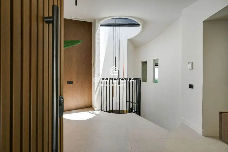 Luxury villa with pool and 1,700 m² garden in Premià de Dalt — 14