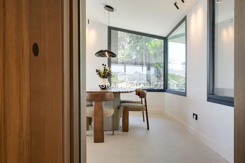 Luxury villa with pool and 1,700 m² garden in Premià de Dalt — 16