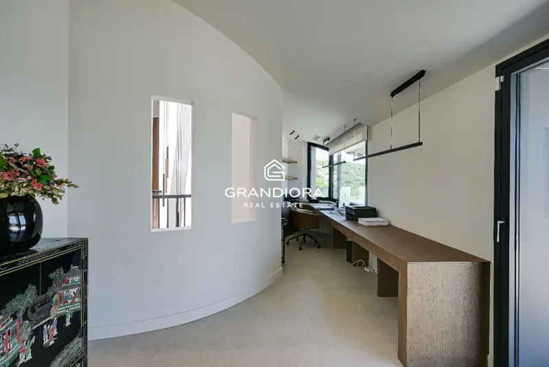 Luxury villa with pool and 1,700 m² garden in Premià de Dalt — 17