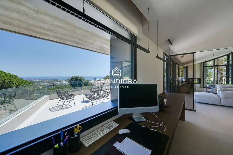 Luxury villa with pool and 1,700 m² garden in Premià de Dalt — 19