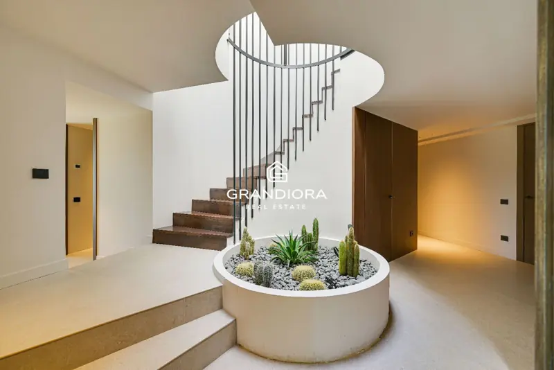 Luxury villa with pool and 1,700 m² garden in Premià de Dalt — 29
