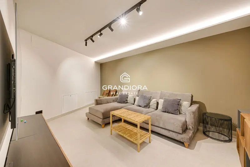 Luxury villa with pool and 1,700 m² garden in Premià de Dalt — 30