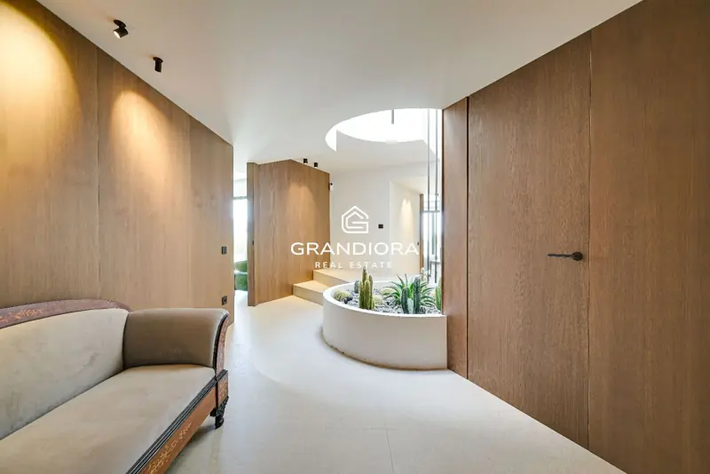 Luxury villa with pool and 1,700 m² garden in Premià de Dalt — 32
