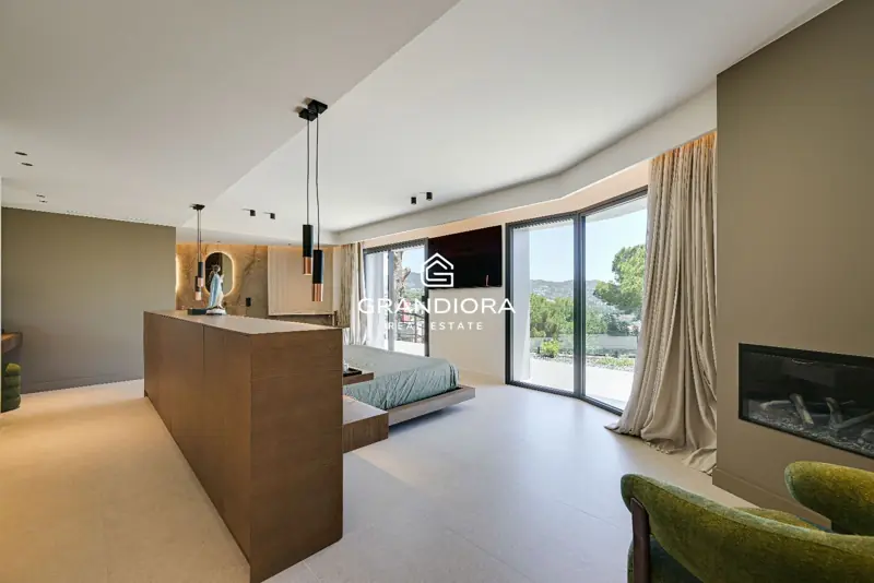 Luxury villa with pool and 1,700 m² garden in Premià de Dalt — 34