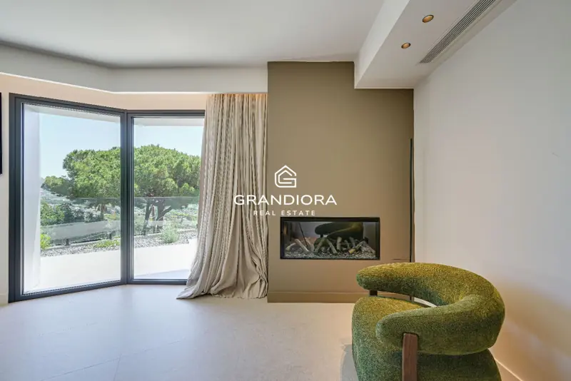 Luxury villa with pool and 1,700 m² garden in Premià de Dalt — 35