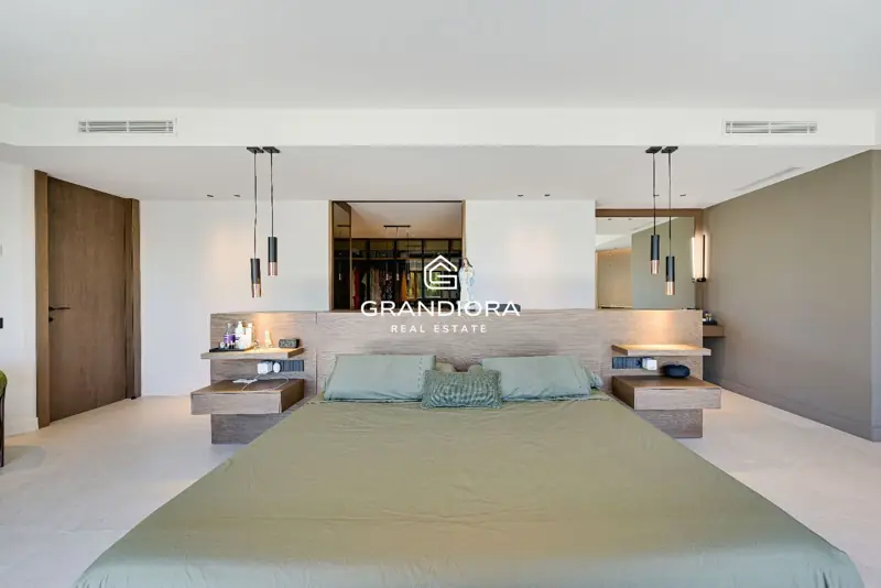 Luxury villa with pool and 1,700 m² garden in Premià de Dalt — 37