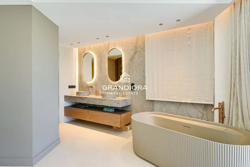 Luxury villa with pool and 1,700 m² garden in Premià de Dalt — 39