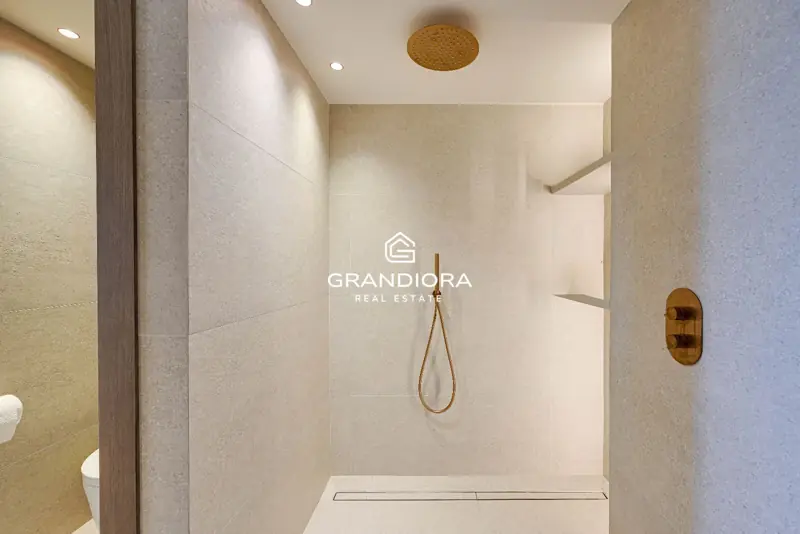 Luxury villa with pool and 1,700 m² garden in Premià de Dalt — 40