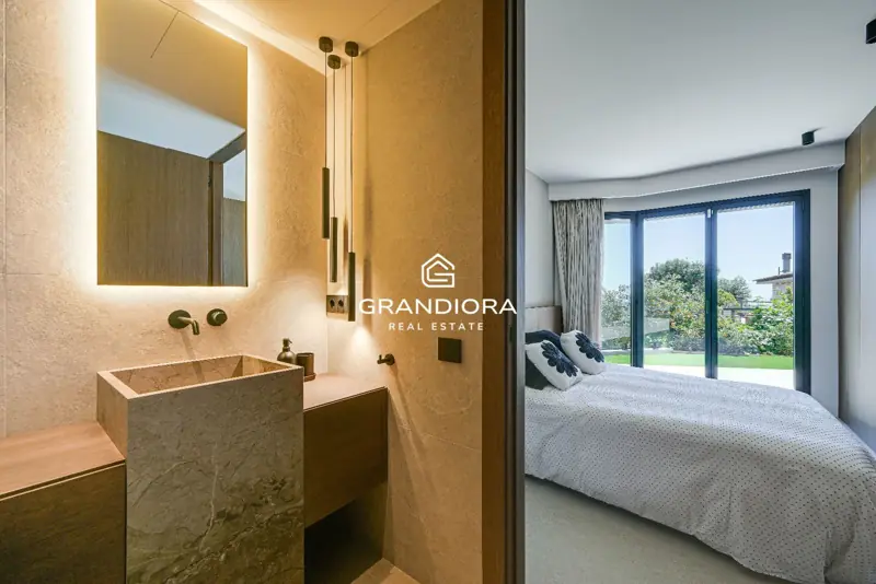 Luxury villa with pool and 1,700 m² garden in Premià de Dalt — 48