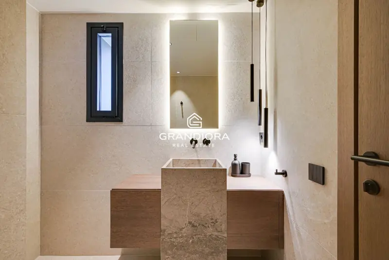 Luxury villa with pool and 1,700 m² garden in Premià de Dalt — 49