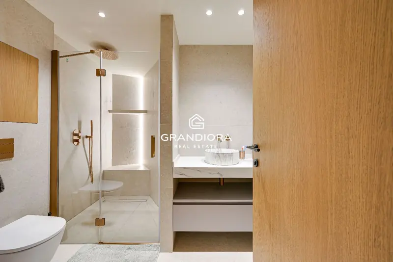 Luxury villa with pool and 1,700 m² garden in Premià de Dalt — 52