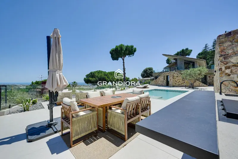 Luxury villa with pool and 1,700 m² garden in Premià de Dalt — 66