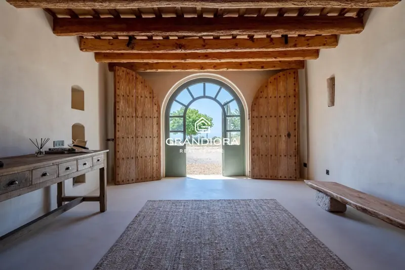 Exclusive Catalan country house in Alella with stunning sea views — 2