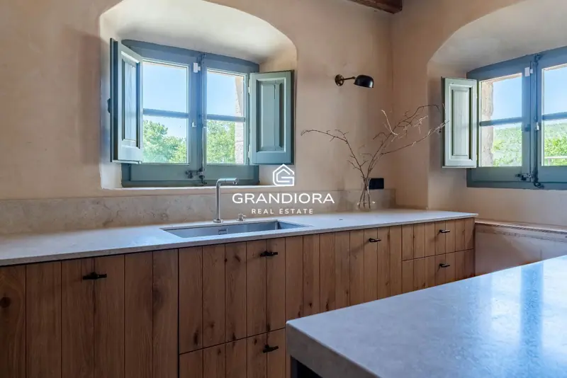 Exclusive Catalan country house in Alella with stunning sea views — 13
