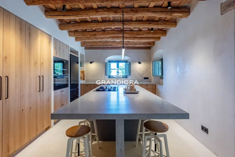Exclusive Catalan country house in Alella with stunning sea views — 15