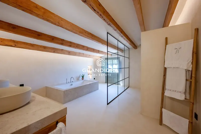 Exclusive Catalan country house in Alella with stunning sea views — 44