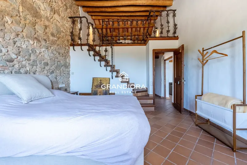 Exclusive Catalan country house in Alella with stunning sea views — 56