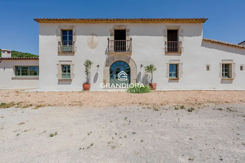 Exclusive Catalan country house in Alella with stunning sea views — 74