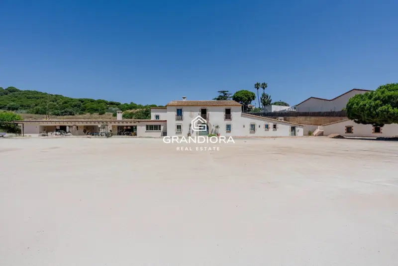 Exclusive Catalan country house in Alella with stunning sea views — 75