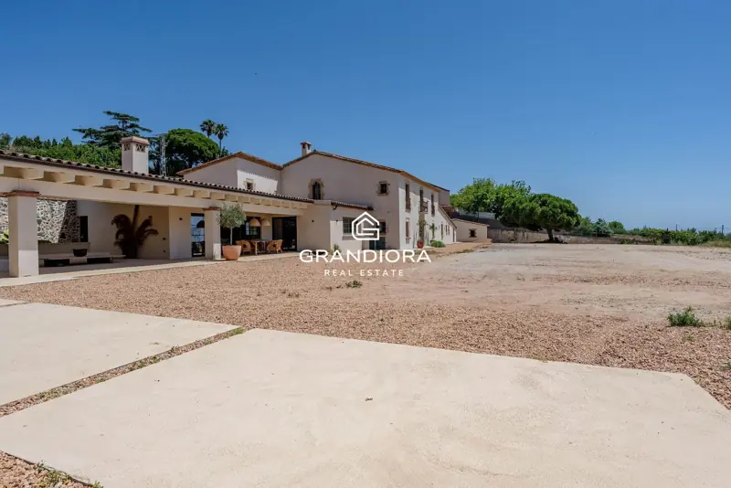 Exclusive Catalan country house in Alella with stunning sea views — 76