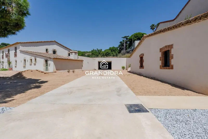Exclusive Catalan country house in Alella with stunning sea views — 78