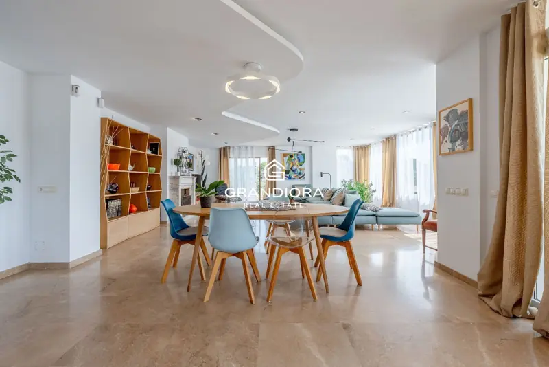 Exclusive villa with pool and panoramic sea views — 7