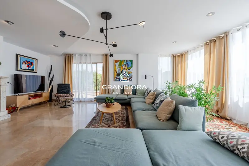 Exclusive villa with pool and panoramic sea views — 9