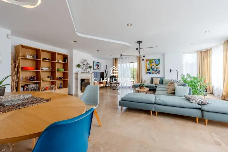 Exclusive villa with pool and panoramic sea views — 10