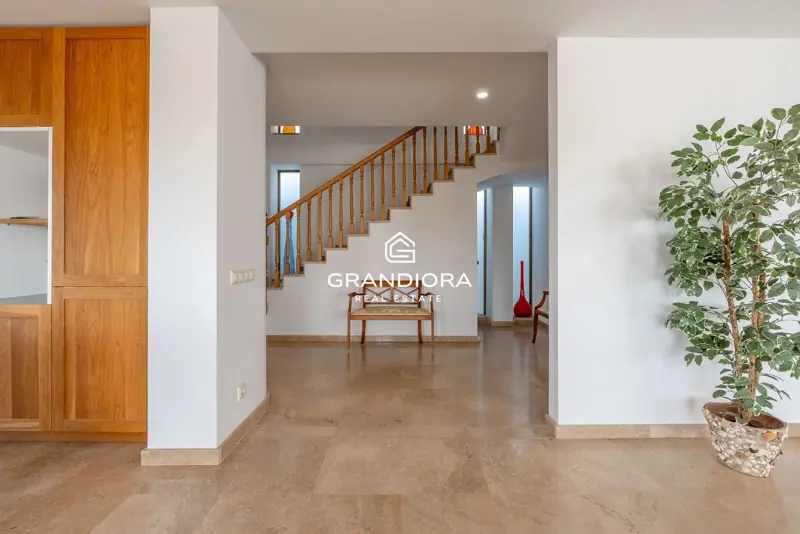 Exclusive villa with pool and panoramic sea views — 16