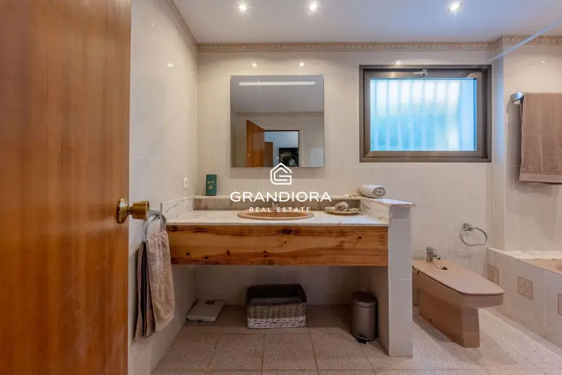 Exclusive villa with pool and panoramic sea views — 21