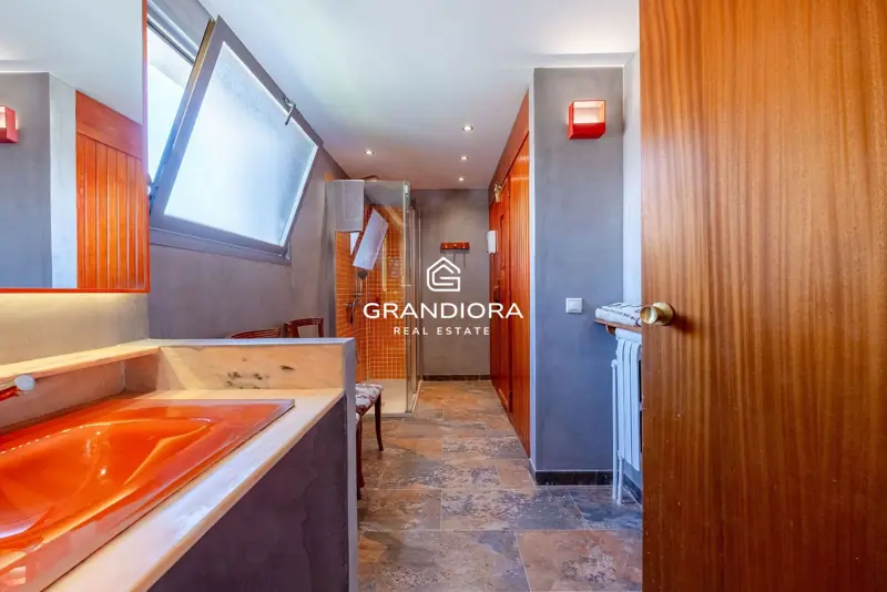 Exclusive villa with pool and panoramic sea views — 27