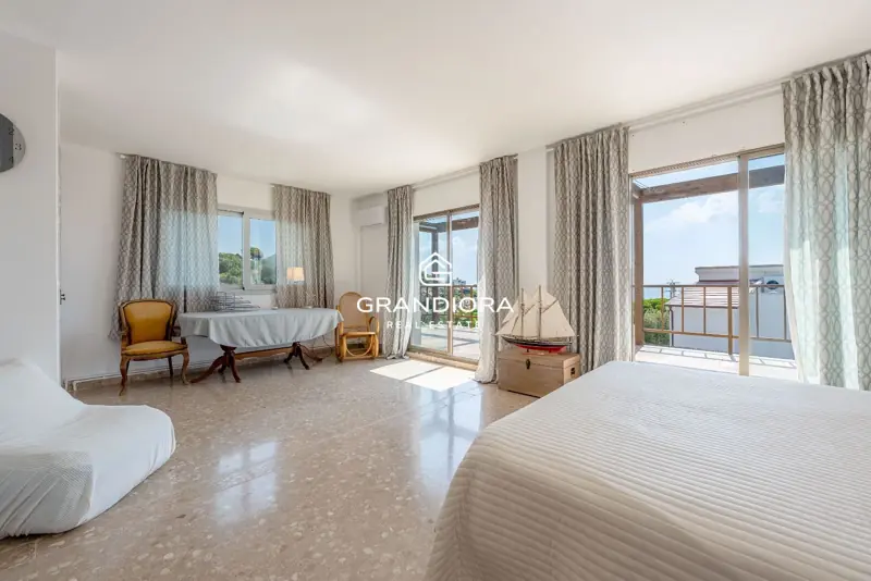 Exclusive villa with pool and panoramic sea views — 31