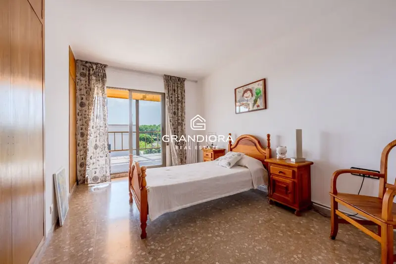 Exclusive villa with pool and panoramic sea views — 33