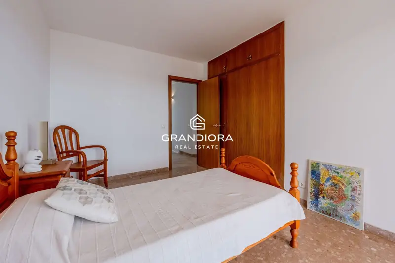 Exclusive villa with pool and panoramic sea views — 35