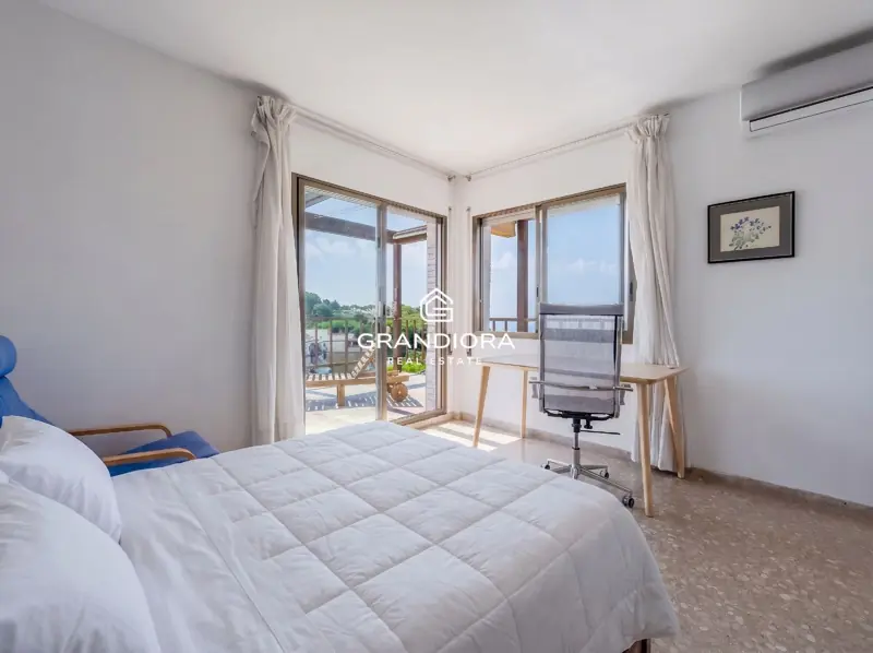 Exclusive villa with pool and panoramic sea views — 37