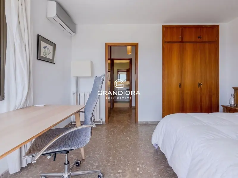Exclusive villa with pool and panoramic sea views — 38