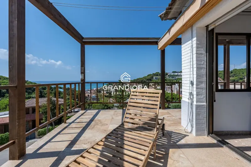 Exclusive villa with pool and panoramic sea views — 43