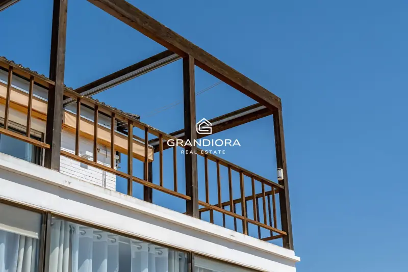 Exclusive villa with pool and panoramic sea views — 48