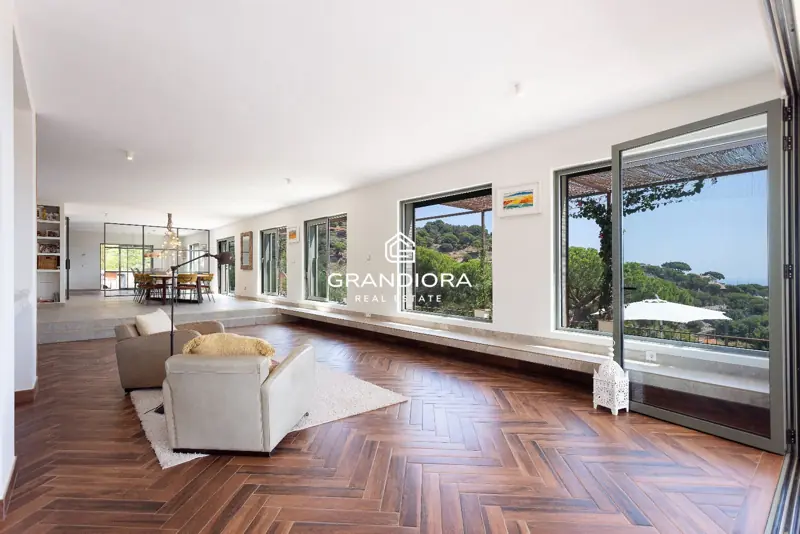 Furnished 7-bedroom house with pool and multiple terraces in Cabrils — 4