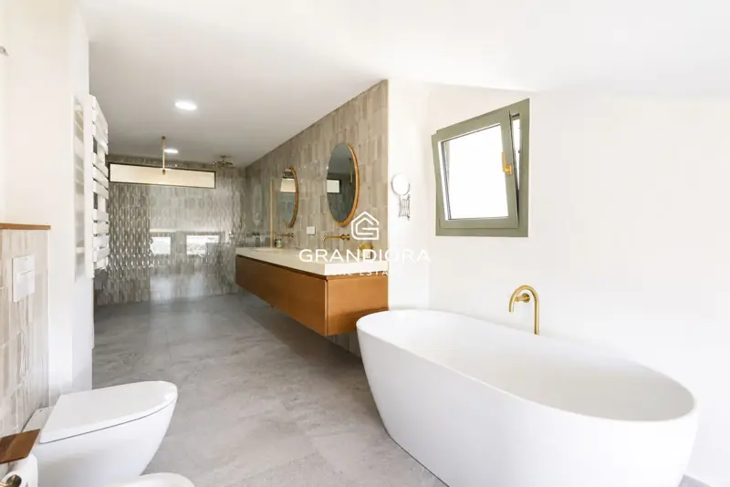 Furnished 7-bedroom house with pool and multiple terraces in Cabrils — 8