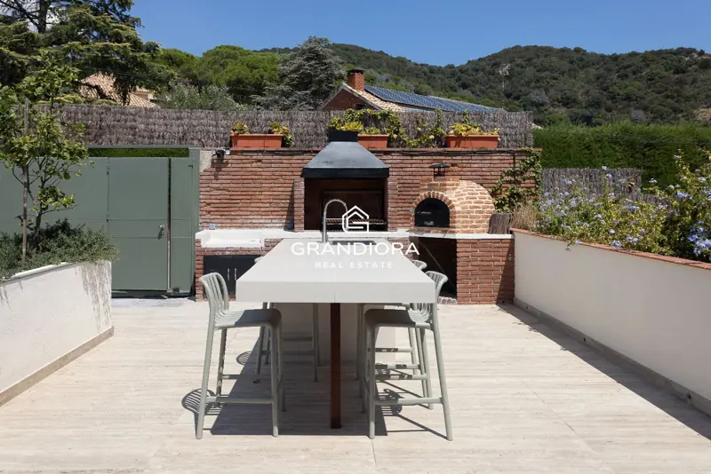 Furnished 7-bedroom house with pool and multiple terraces in Cabrils — 10