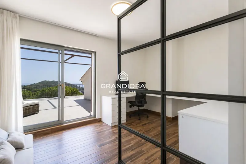 Furnished 7-bedroom house with pool and multiple terraces in Cabrils — 15