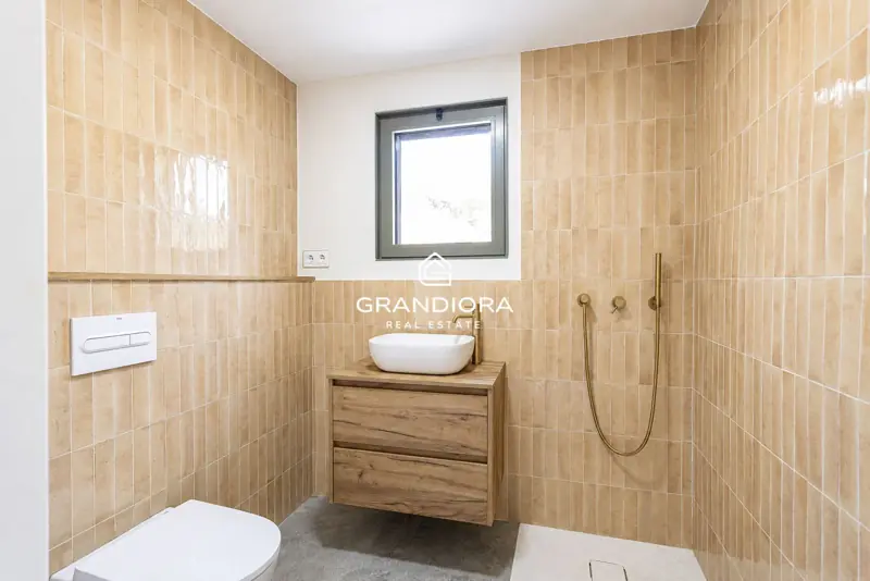 Furnished 7-bedroom house with pool and multiple terraces in Cabrils — 16