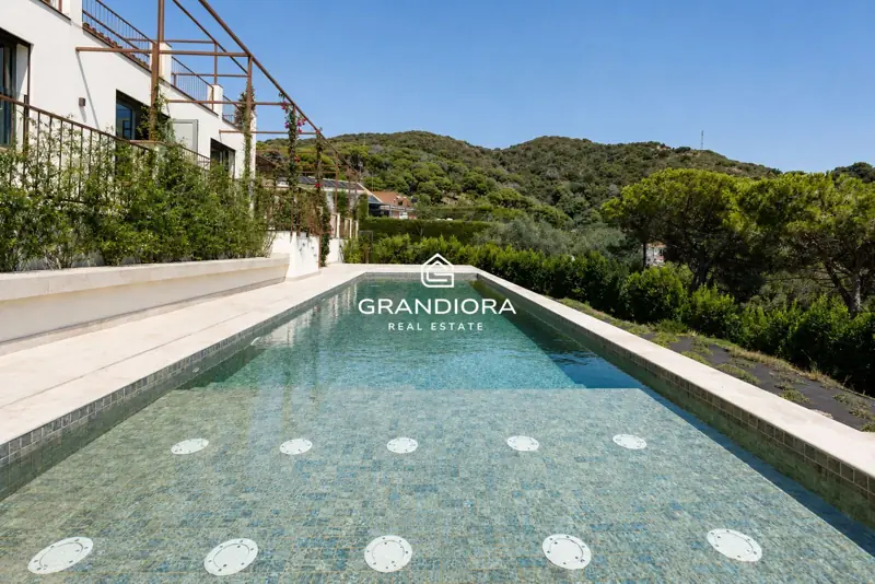 Furnished 7-bedroom house with pool and multiple terraces in Cabrils — 23
