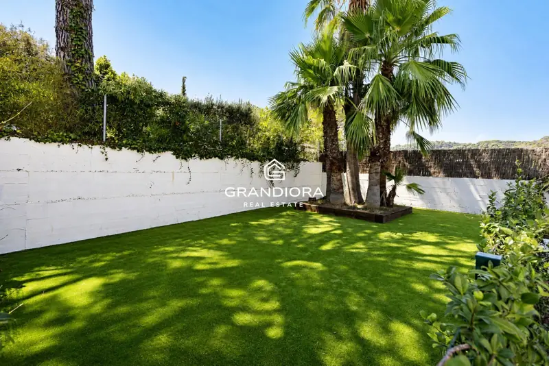 Furnished 7-bedroom house with pool and multiple terraces in Cabrils — 28