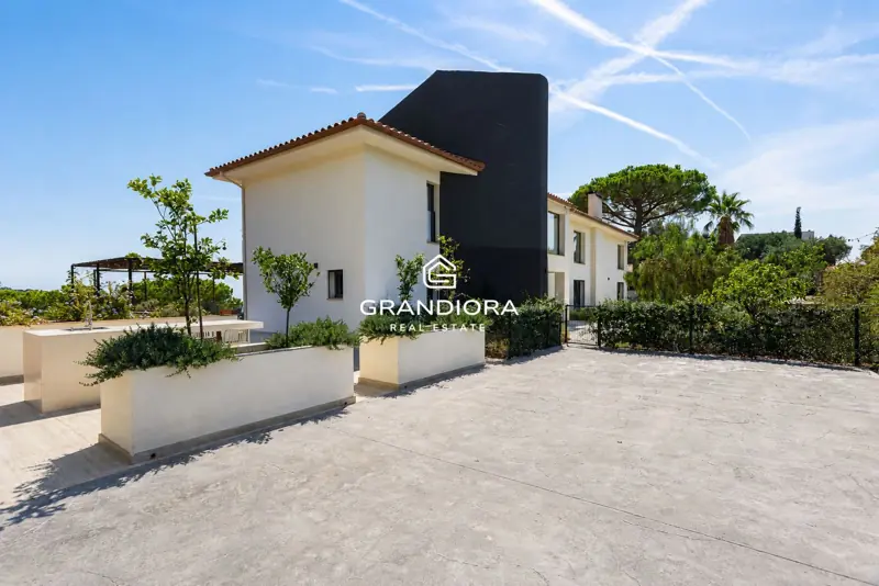 Furnished 7-bedroom house with pool and multiple terraces in Cabrils — 33