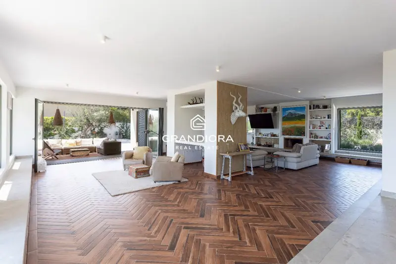 Furnished 7-bedroom house with pool and multiple terraces in Cabrils — 37
