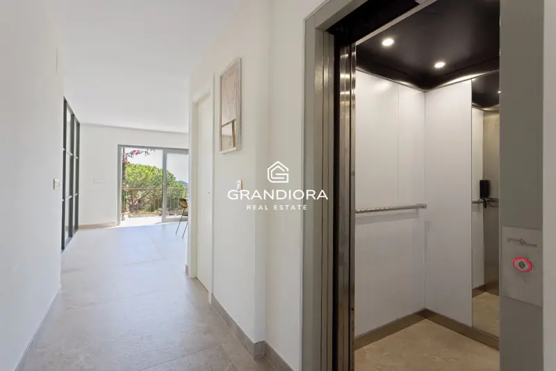 Furnished 7-bedroom house with pool and multiple terraces in Cabrils — 50
