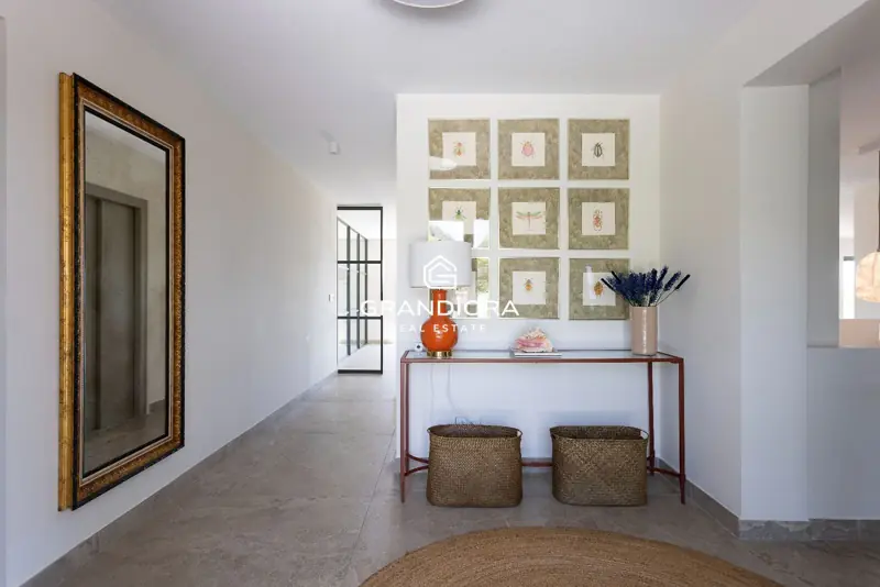 Furnished 7-bedroom house with pool and multiple terraces in Cabrils — 51