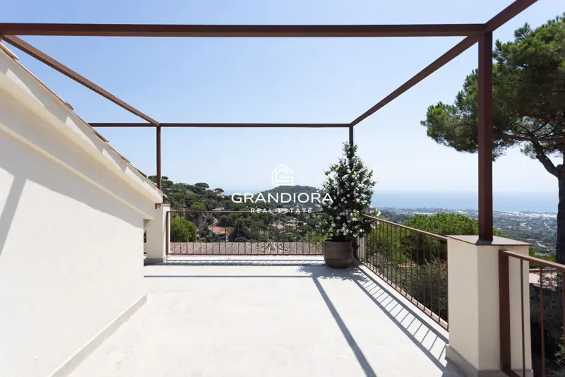 Furnished 7-bedroom house with pool and multiple terraces in Cabrils — 57
